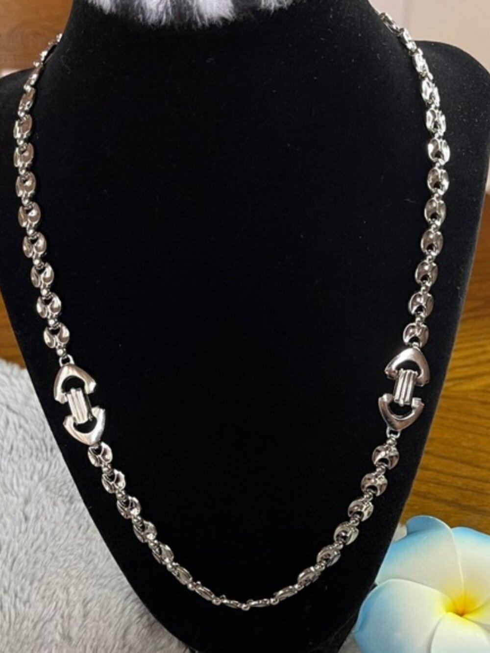 “Bold Silver Link Necklace – Designer Inspired”